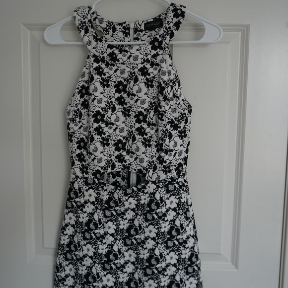 Topshop Dresses & Skirts - TOPSHOP 'Mono Floral' Print Cutout Mini Dress
